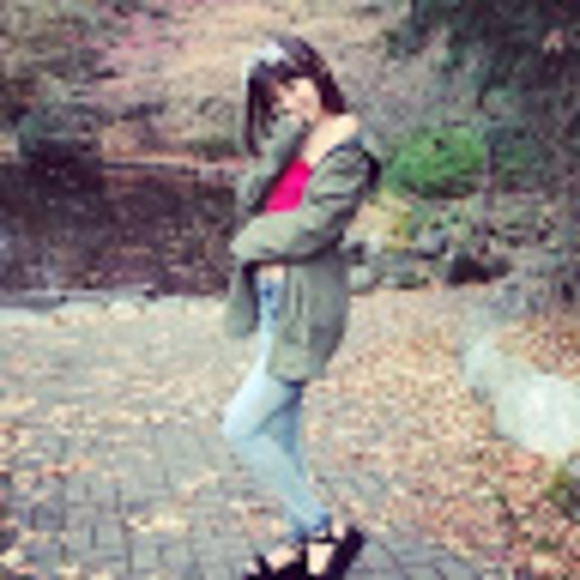 Meet your Posher, Acacia - Picture 1 of 1